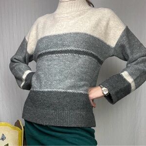Universal Thread Cream Gray Mock Neck Sweater Size Small